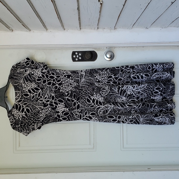 Mariage Cap Sleeve Dress - Picture 2 of 6